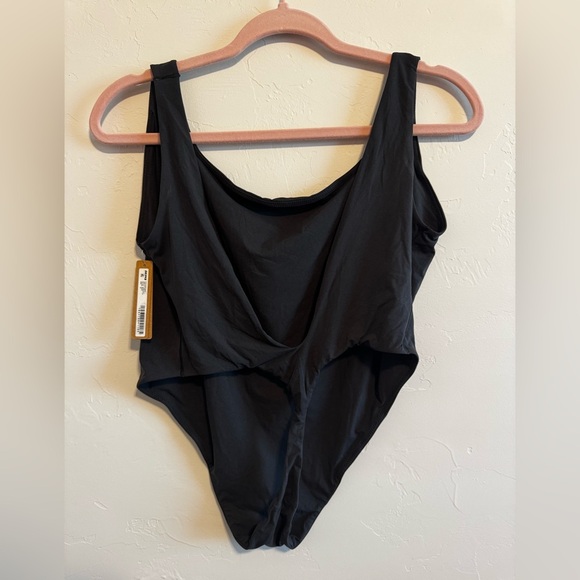 SKIMS RARE Fits everybody high cut bodysuit low back onyx black 3X NWT sold out - Picture 3 of 5